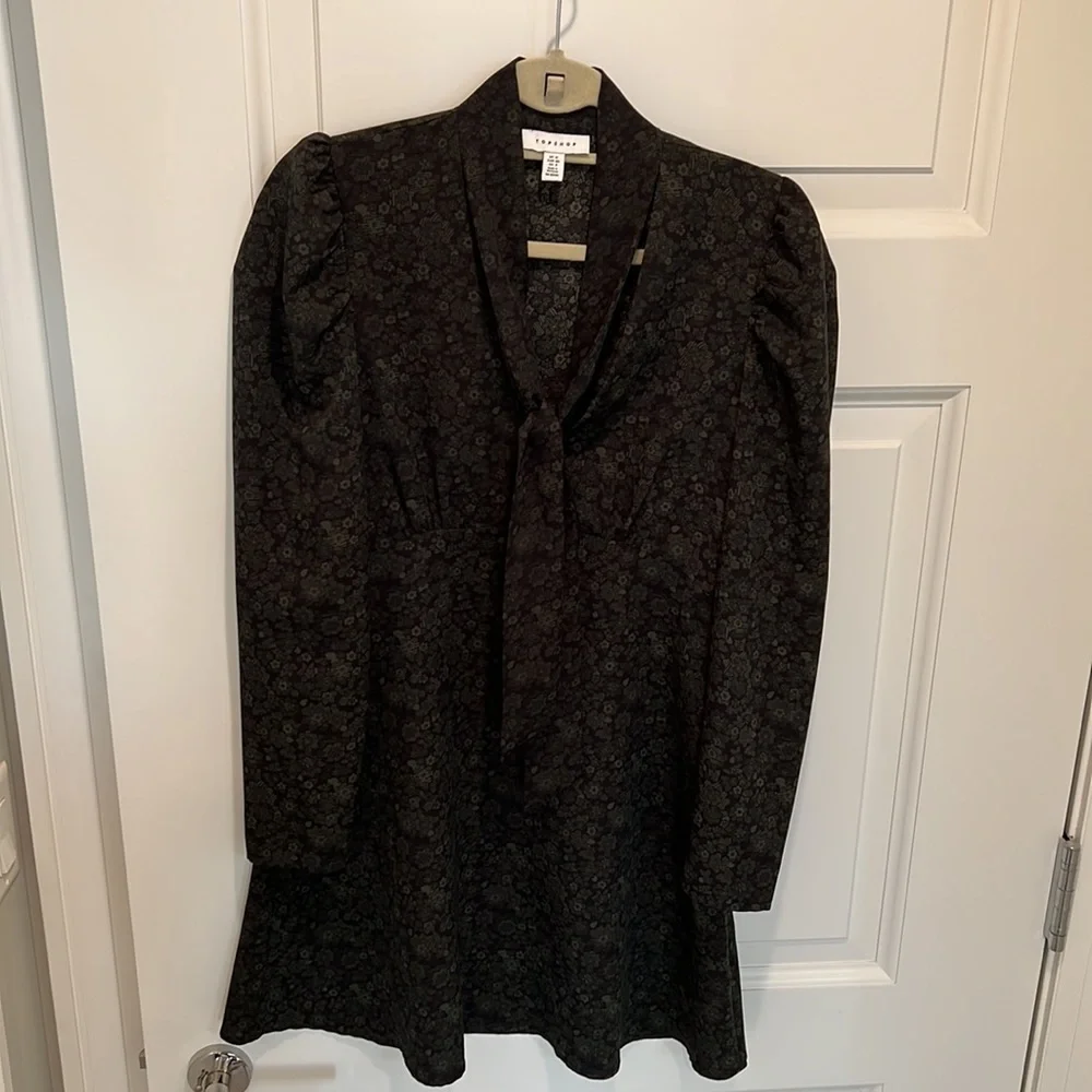 Floral Print Long Sleeve Minidress
TOPSHOP Size 8 - Never worn - Picture 8 of 9